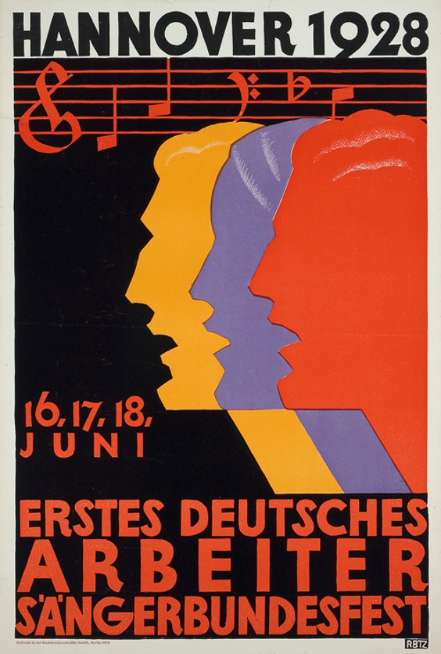 Ein Plakat für das Hannover 1928 Erste Deutsche Arbeiter Sangesbundesfest, das drei Personen in der Mitte und Text über das Ereignis zeigt.