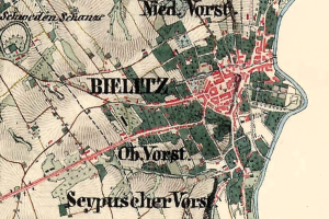 Ein detaillierter alter Stadtplan von Bielitz, Deutschland, der Straßen, Gebäude und Sehenswürdigkeiten mit Textanmerkungen zeigt.