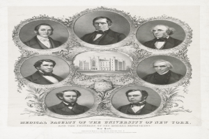 Schwarz-weißes Foto von formell gekleideten Männern, die vor einem Gebäude posieren, mit Text unten: "Medizinische Fakultät der Universität New York und die Gründer des medizinischen Departments."