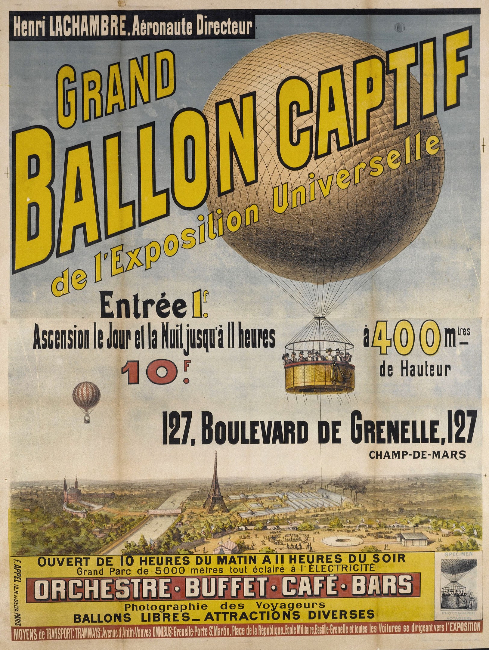Alter Plakatwerbung für die große Ballon-Kaptiw an der universellen Ausstellung, mit Heißluftballons, Gebäuden, Bäumen und Text.