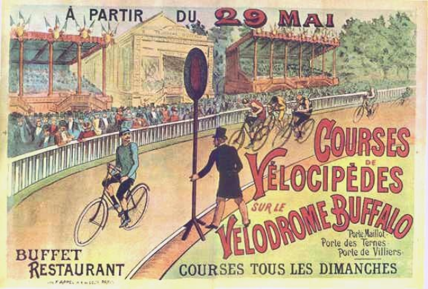 Plakat für ein Velodrom-Event in Buffalo, New York, das Radfahrer auf einer eingezäunten Straße mit einem Gebäude und Bäumen im Hintergrund zeigt.