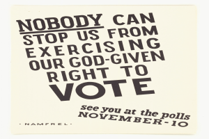 Ein Plakat mit fetter schwarzer Schrift auf einem weißen Hintergrund, eingerahmt von einem dünnen schwarzen Rand, trägt die Aufschrift "Niemand kann uns daran hindern, unser Gottgegebenes Recht auf Wahl auszuüben."