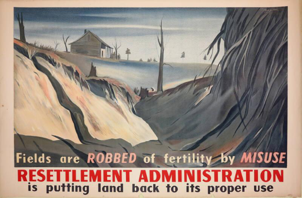 Ein Plakat an einer Wand mit dem Text "Resettlement Administration: Fields are Robbed of Fertility by Misuse", umgeben von einem Haus, B├Ąumen und Wasser.
