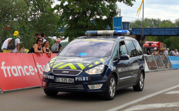 POL-D: Flingern - Fahren unter Einfluss, ohne Führerschein und mit falschen Kennzeichen - Polizei nimmt Mann von der Straße